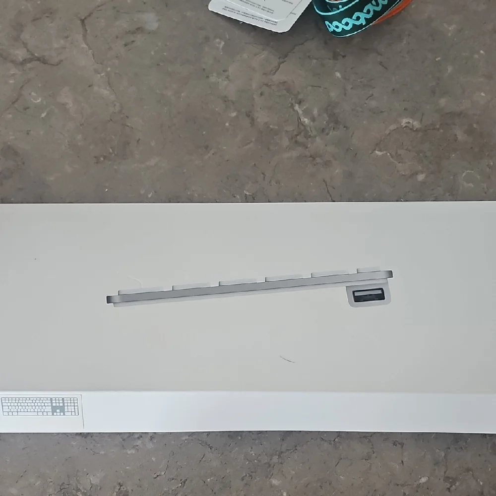Wired Apple Keyboard In Original Box - Picture 1 of 4